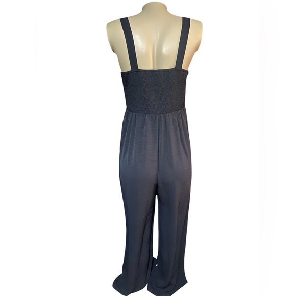 Elegant Black Jumpsuit - Picture 3 of 4